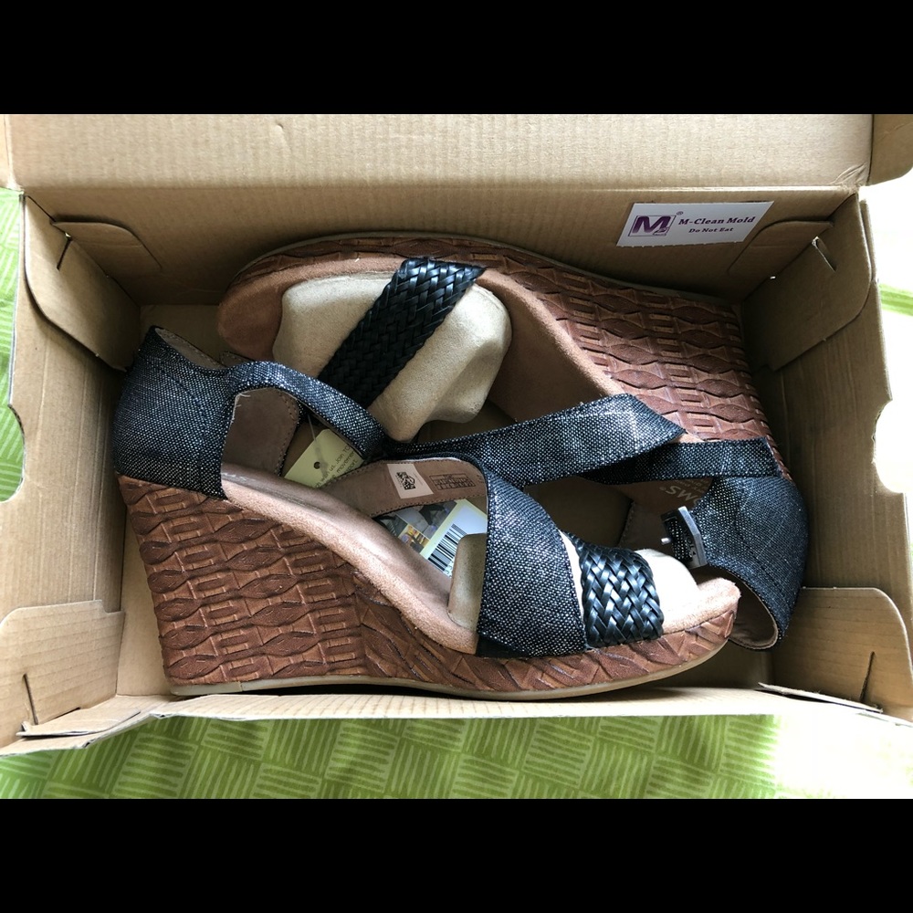 Black TOMS Sandals